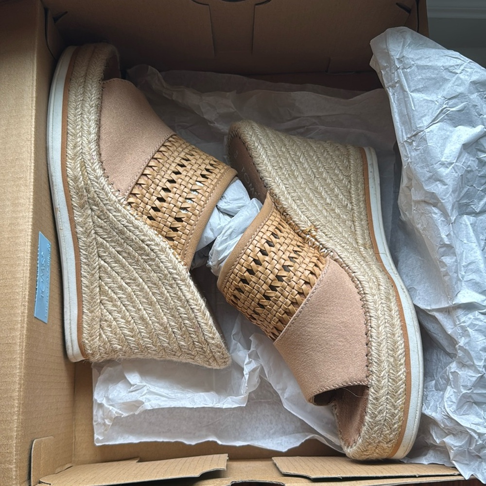 Tom’s wedges platform sandals